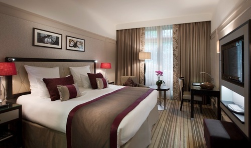 La chambre Deluxe king room du Radisson Blu Ambassador Paris La chambre Deluxe king room du Radisson Blu Ambassador Paris