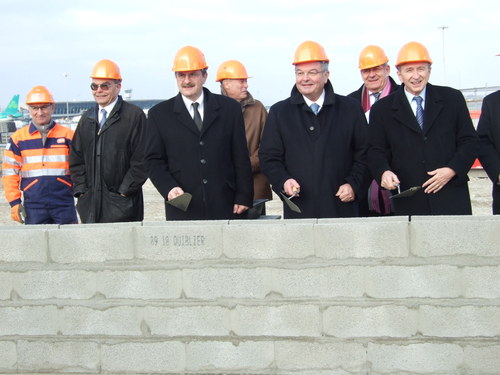 Ministre, élus locaux et responsables ont posé la première pierre du nouveaux T3 - DR : TourMag.com Ministre, élus locaux et responsables ont posé la première pierre du nouveaux T3 - DR : TourMag.com