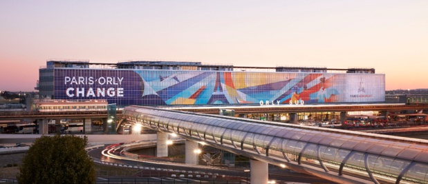 Fresque monumentale de l'artiste italien Ray Oranges sur la façade de l'aéroport d'Orly-Sud - DR Crédit Bruno Pellarin pour Aéroports de Paris SA