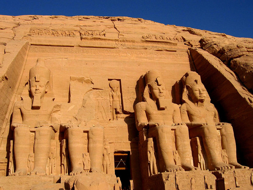 Egypte : les TO gèrent les retours mais les départs sont suspendus Egypte : les TO gèrent les retours mais les départs sont suspendus