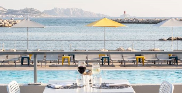 Entièrement repensé, l'ancien Palm Beach a rouvert ses portes, changeant par la même occasion de nom pour devenir le nhow Marseille - Crédit photo : nhow Marseille Entièrement repensé, l'ancien Palm Beach a rouvert ses portes, changeant par la même occasion de nom pour devenir le nhow Marseille - Crédit photo : nhow Marseille