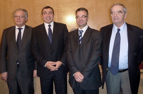 Mehdi Houas Ministre du Tourisme et du Commerce de Tunisie et Slim Chaker, Secrétaire d'Etat au Tourisme avec René-Marc Chikli (CETO) et Georges Colson SNAV) Mehdi Houas Ministre du Tourisme et du Commerce de Tunisie et Slim Chaker, Secrétaire d'Etat au Tourisme avec René-Marc Chikli (CETO) et Georges Colson SNAV)