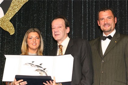 Syltours représenté par Jean Julien Cachat. Prix remis par Laurent Py & Eric Racine Syltours représenté par Jean Julien Cachat. Prix remis par Laurent Py & Eric Racine
