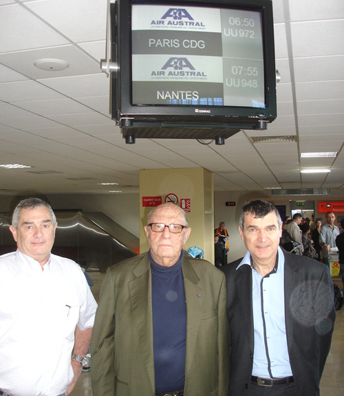Gérard Ethève et ses directeurs commerciaux et exploitation à l'arrivée à SaintDenis Gérard Ethève et ses directeurs commerciaux et exploitation à l'arrivée à SaintDenis