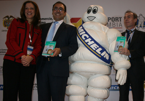 Un événement à Bogota: la sortie du Guide Vert Michelin consacré à la Colombie et présenté par le ministre du Tourisme, la présidente de Proexport et Olivier Brossolet... sans oublier Bibendum - DR JB Un événement à Bogota: la sortie du Guide Vert Michelin consacré à la Colombie et présenté par le ministre du Tourisme, la présidente de Proexport et Olivier Brossolet... sans oublier Bibendum - DR JB