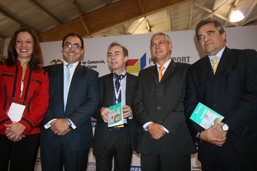 Les officiels présentant le Guide Vert - DR JB Les officiels présentant le Guide Vert - DR JB