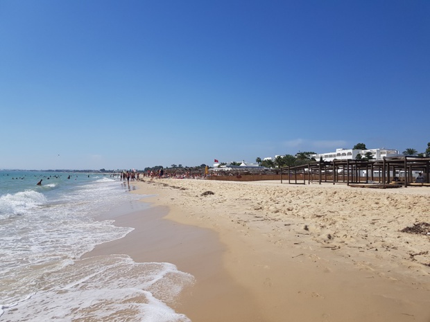 Les réservations de vols vers la Tunisie ont augmenté de 104 146, soit une hausse de 31 %. La plage d'Hammamet en Tunisie en octobre 2018 - Photo CE