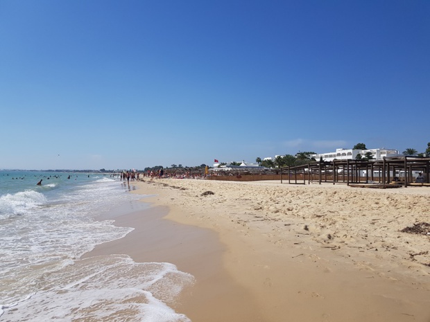 Les réservations de vols vers la Tunisie ont augmenté de 104 146, soit une hausse de 31 %. La plage d'Hammamet en Tunisie en octobre 2018 - Photo CE Les réservations de vols vers la Tunisie ont augmenté de 104 146, soit une hausse de 31 %. La plage d'Hammamet en Tunisie en octobre 2018 - Photo CE