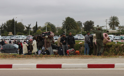 Les réfugiés venant de Libye affluent à l'aéroport de Djerba-Zarzis - DR : A.B. Les réfugiés venant de Libye affluent à l'aéroport de Djerba-Zarzis - DR : A.B.