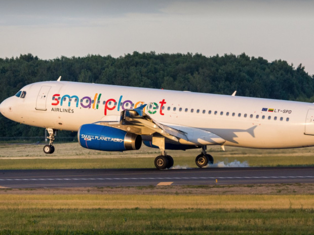 Il est fortement conseillé à chaque professionnel de se tenir bien informé de la situation financière des compagnies aériennes vendues © Small Planet Airlines, Facebook