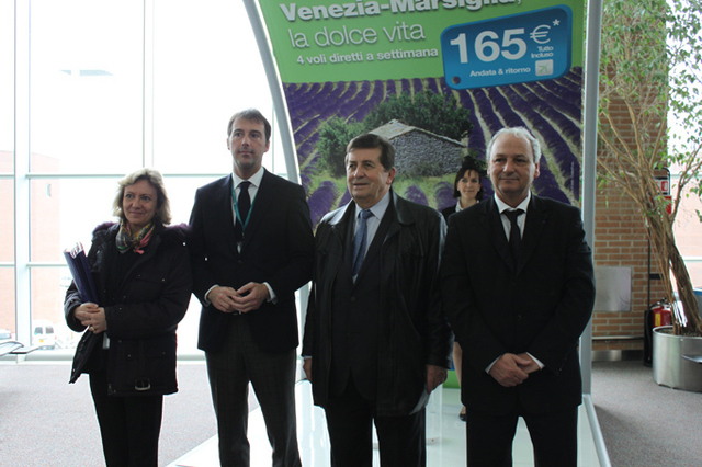 Photo symbolique entre les dirigeants d'Air Corsica et les responsables de l'aéroport de Venise Marco Polo - DR  : A.B.