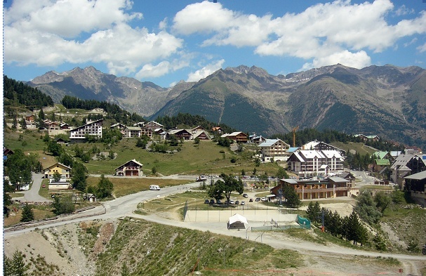 Le modèle économique a émergé après 18 mois d’études et d’analyses. Le futur établissement sera exploité à l’année avec une” thalasso” montagne sous le label “Alpine Wellness”. Le modèle économique a émergé après 18 mois d’études et d’analyses. Le futur établissement sera exploité à l’année avec une” thalasso” montagne sous le label “Alpine Wellness”.