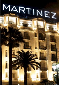 L'Hôtel Martinez dévoile sa façade rénovée L'Hôtel Martinez dévoile sa façade rénovée