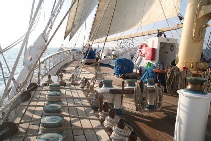 Le charme de la marine à voile d'antan et le confort des bateaux d'aujourd'hui Le charme de la marine à voile d'antan et le confort des bateaux d'aujourd'hui