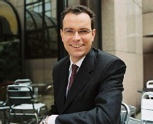 La gestion d'Eric Debry, PDG France du Groupe est contestée par les Syndicats La gestion d'Eric Debry, PDG France du Groupe est contestée par les Syndicats