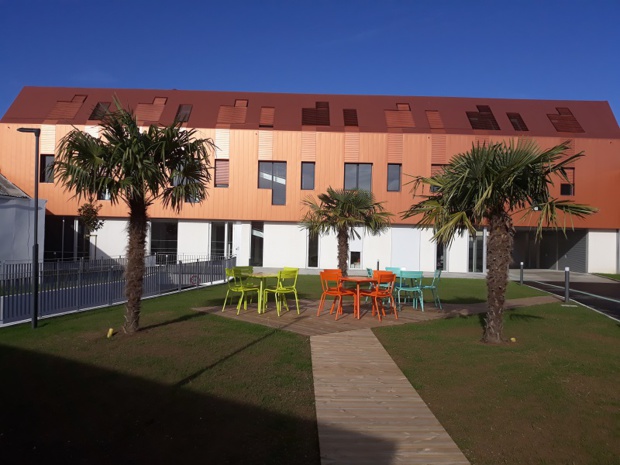 A l'arrière du bâtiment, les salariés disposent d'un extérieur - DR : Richou Voyages A l'arrière du bâtiment, les salariés disposent d'un extérieur - DR : Richou Voyages