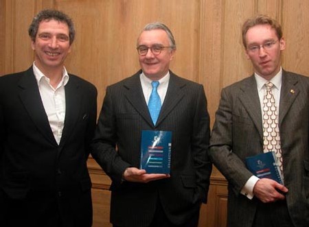 De gauche à droite : Xavier Labrousse, DG de Châteaux et Hôtels de France, Alain Ducasse, président, et son associé Laurent Plantier