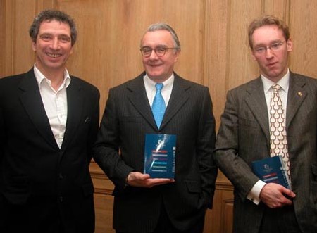 De gauche à droite : Xavier Labrousse, DG de Châteaux et Hôtels de France, Alain Ducasse, président, et son associé Laurent Plantier De gauche à droite : Xavier Labrousse, DG de Châteaux et Hôtels de France, Alain Ducasse, président, et son associé Laurent Plantier