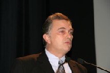 Christian Boireau : « Il est aujourd'hui possible de tout faire en ligne, se réjouit-il : faire sa résa, acheter son billet par le client, s'enregistrer, suivre son bagage... » Christian Boireau : « Il est aujourd'hui possible de tout faire en ligne, se réjouit-il : faire sa résa, acheter son billet par le client, s'enregistrer, suivre son bagage... »