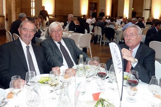 Ce mercredi lors du déjeuner qui réunissait les participants des AG du SNAV et de l'APS, un Georges Colson réélu à la présidence du SNAV avec, à ses côtés, Philippe Demonchy et Bernard Didelot, président d'honneur de l'APST Ce mercredi lors du déjeuner qui réunissait les participants des AG du SNAV et de l'APS, un Georges Colson réélu à la présidence du SNAV avec, à ses côtés, Philippe Demonchy et Bernard Didelot, président d'honneur de l'APST