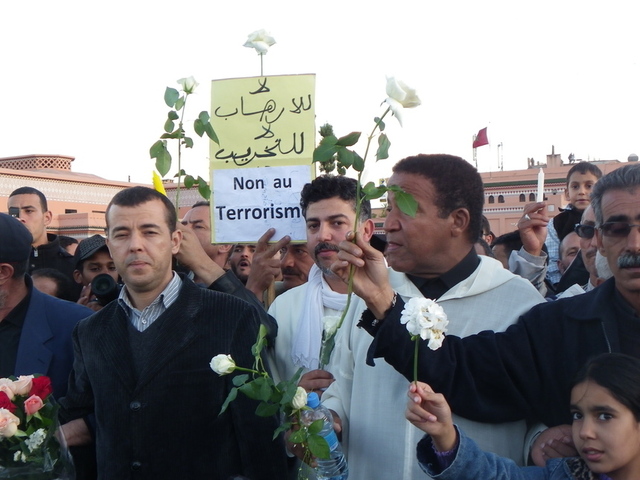 Une marche silencieuse en hommage aux victimes de l'attentat terroriste de jeudi a été organisée, vendredi en début de soirée, à l'appel de l'Association régionale des accompagnateurs et guides du tourisme et de montagne (ARAGTM). /photo RH Une marche silencieuse en hommage aux victimes de l'attentat terroriste de jeudi a été organisée, vendredi en début de soirée, à l'appel de l'Association régionale des accompagnateurs et guides du tourisme et de montagne (ARAGTM). /photo RH