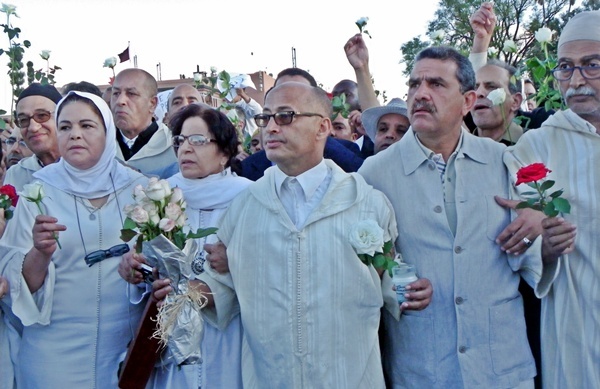 Les guides de Marrakech dans le défilé de protestation et d'hommage aux victimes de l'attentat de vendredi /photo R.H.