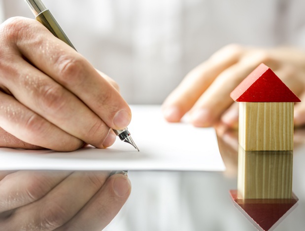 Le service d’hébergement nécessite que l’agence de voyages mette à disposition du client potentiel, avant la conclusion du voyage, un formulaire appelé document d’information précontractuel, qui explicite clairement les caractéristiques principales de la prestation proposée - DR : DepositPhotos, Gajus-Images Le service d’hébergement nécessite que l’agence de voyages mette à disposition du client potentiel, avant la conclusion du voyage, un formulaire appelé document d’information précontractuel, qui explicite clairement les caractéristiques principales de la prestation proposée - DR : DepositPhotos, Gajus-Images