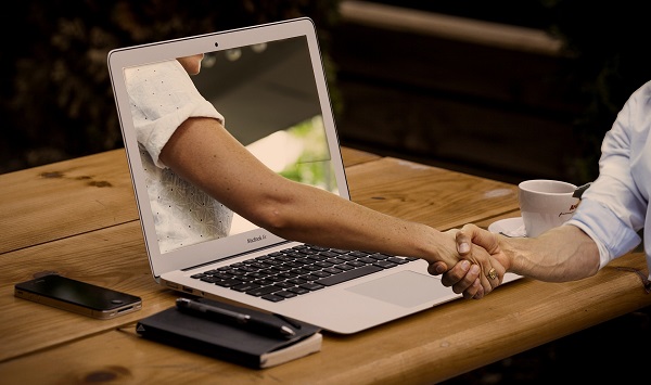 Etude, 45 % des salariés français voient les nouvelles technologies comme un allié Etude, 45 % des salariés français voient les nouvelles technologies comme un allié