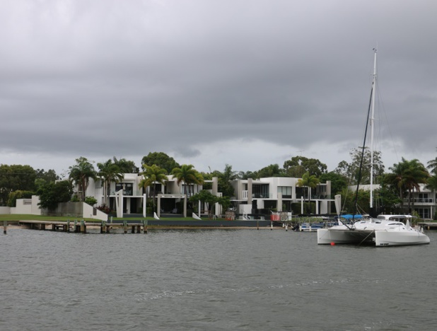 Sur la côte du Queensland, au nord de Brisbane, Noosa, petite ville balnéaire, a tout d’une station branchée - DR : J.-F.R.