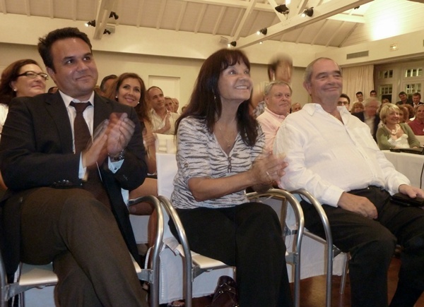 Jacqueline Farreyrol députée de la Réunion et présidente de Ile de la Réunion Tourisme (IRT) entourée par Didier Robert président du Conseil Régional et Georges Colson président du SNAV.