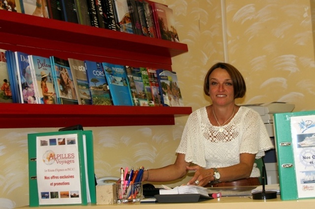 Pour Stéphanie, responsable de l'agence, le marché permet d'aller au devant de ses clients dans un lieu insolite Pour Stéphanie, responsable de l'agence, le marché permet d'aller au devant de ses clients dans un lieu insolite