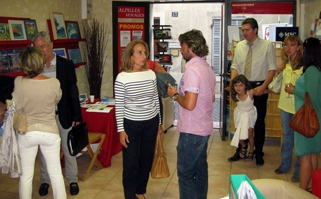 Danielle Million, Maire de Cassis, (au centre) lors du coktail d'Alpilles