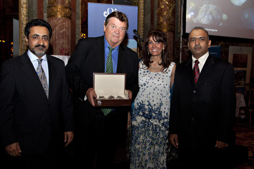 Michel-Yves Labbe, le patron fondateur de Directours, a reçu le trophée du meilleur vendeur de packages sur Oman - DR : B.F. Michel-Yves Labbe, le patron fondateur de Directours, a reçu le trophée du meilleur vendeur de packages sur Oman - DR : B.F.