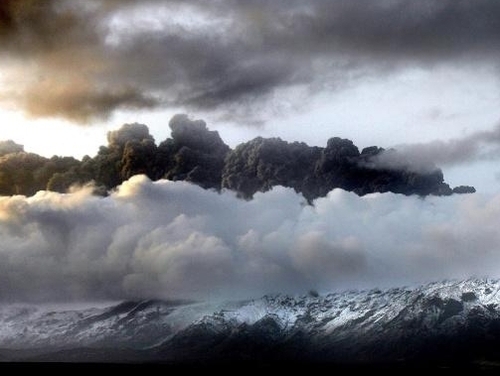 Espace aérien islandais fermé : un autre volcan fait des siennes