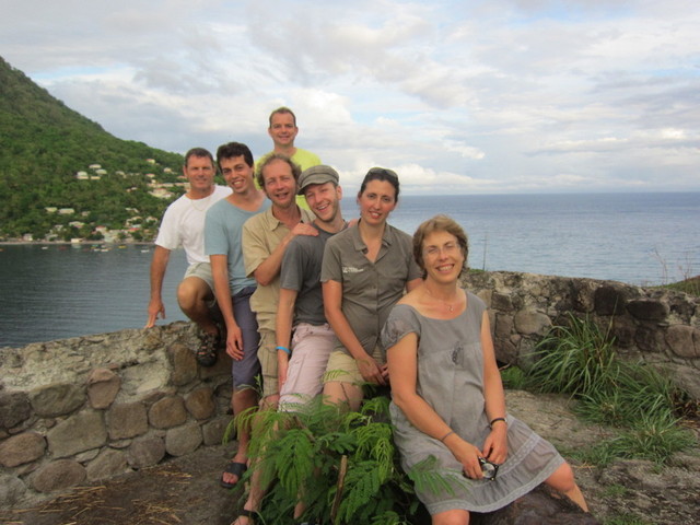 Les participants à l'éductour organisé par l'office du tourisme posent devant la baie de Scott Heads Les participants à l'éductour organisé par l'office du tourisme posent devant la baie de Scott Heads