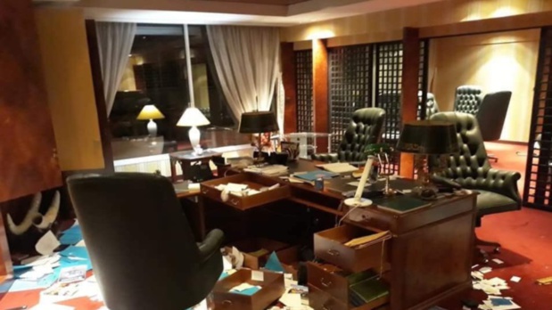 L'Ambassade du Cameroun saccagée @Thierry_Ngogang L'Ambassade du Cameroun saccagée @Thierry_Ngogang