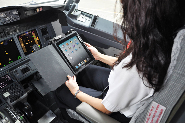 Sur Alaska Airlines, les manuels de vol seront remplacés par des iPad - DR