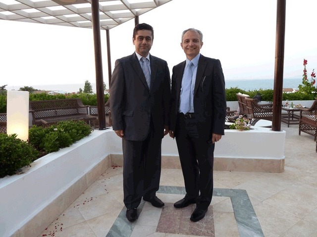 Alexandros Somaras (à gauche), directeur général de l'hôtel Aldemar Royal Mare de Crète et Vassilis Fragoulakis, directeur commercial du groupe Aldemar Alexandros Somaras (à gauche), directeur général de l'hôtel Aldemar Royal Mare de Crète et Vassilis Fragoulakis, directeur commercial du groupe Aldemar