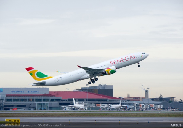 L'A330neo d'Air Sénégal au décollage de Toulouse Blagnac © Airbus H Goussé / Master Film