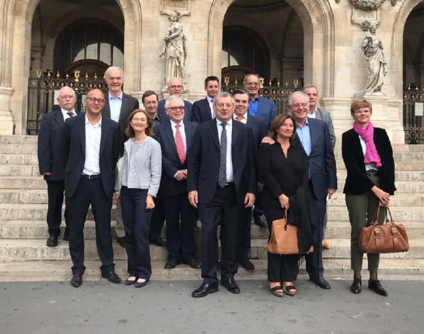 Les membres de la Confédération des Acteurs du Tourisme avec au centre Roland Héguy, président - DR CAT