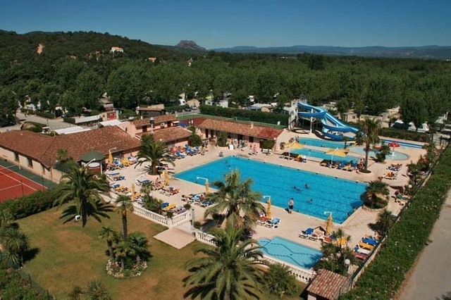 Le camping club s’étend sur 10 hectares et compte 451 emplacements à la location - DR Le camping club s’étend sur 10 hectares et compte 451 emplacements à la location - DR