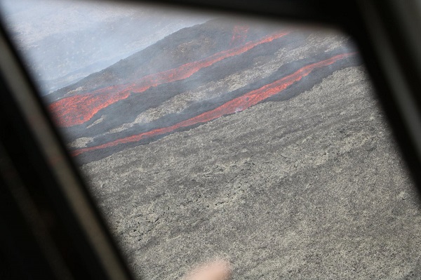 Le Piton de la Fournaise vient d'entrer en éruption - Crédit photo : OVPF