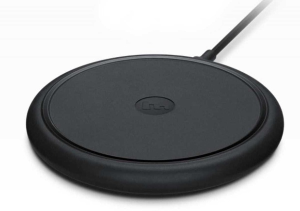 Plus de fil à la patte avec le le Mophie Wireless Charging Base /crédit photo DR Plus de fil à la patte avec le le Mophie Wireless Charging Base /crédit photo DR