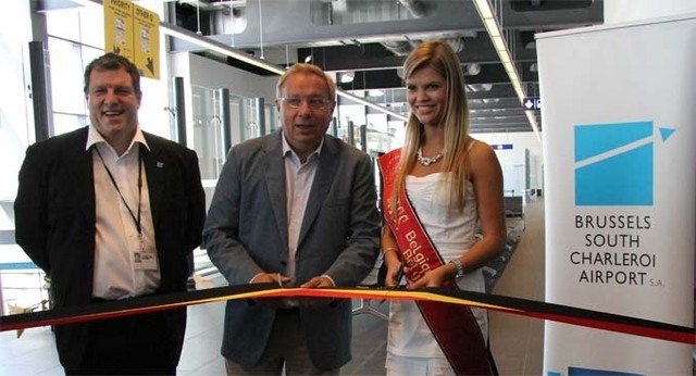 L'inauguration des 4 nouvelles portes d’embarquement a été effectuée par le ministre André Antoine, en charge de la politique aéroportuaire et par Miss Belgique - DR L'inauguration des 4 nouvelles portes d’embarquement a été effectuée par le ministre André Antoine, en charge de la politique aéroportuaire et par Miss Belgique - DR