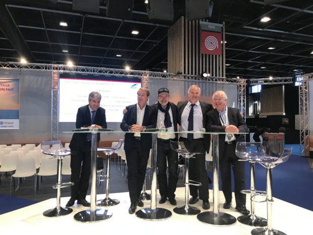 Lors du dernier IFTM Top-Résa : Air France, et les autres. De gauche à droite : Laurent Timsit (Air France), Pascal de Izaguirre (Corsair), Laurent Magnin (XL Airways, La compagnie), Alain Battisti (Fnam) et Marc Rochet (French Bee) © PG TM