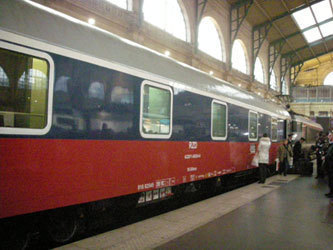 La liaison ferroviaire relie une fois par semaine en trois jours la place Rouge à la baie des Anges La liaison ferroviaire relie une fois par semaine en trois jours la place Rouge à la baie des Anges