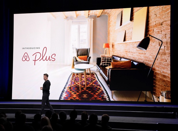 Brian Chesky, co-fondateur et le directeur général du site Internet Airbnb lors d'une keynote - DR Airbnb