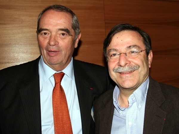 ''Ce ne sont ni la chute des ventes ni la perte des clients qui mettent le plus en danger nos entreprises. Le danger vient des marges. Nous vendons sans marge. Aujourd'hui, pour vendre, notre secteur est en soldes permanentes.'' ''Ce ne sont ni la chute des ventes ni la perte des clients qui mettent le plus en danger nos entreprises. Le danger vient des marges. Nous vendons sans marge. Aujourd'hui, pour vendre, notre secteur est en soldes permanentes.''