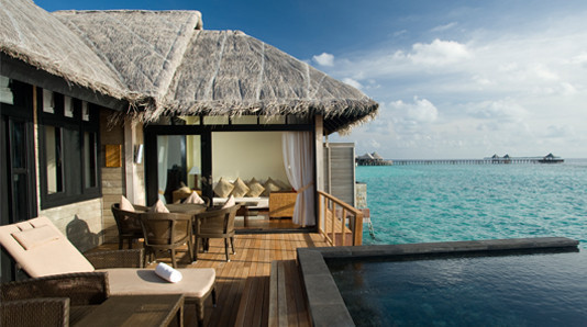 Le Waldorf Astoria Maldives est entouré d’un lagon cristallin - DR : Beach House Maldives