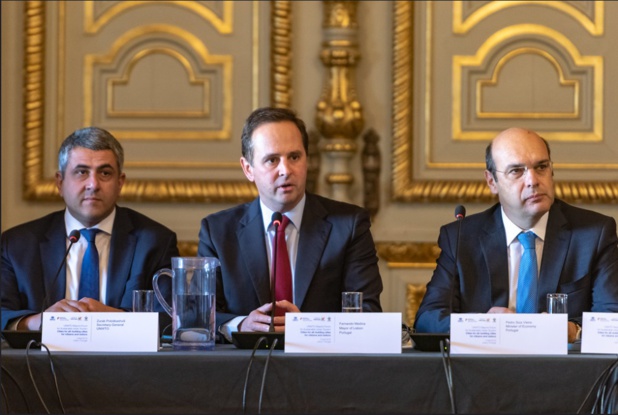 Fernando Medina le maire de Lisbonne entouré de Pedro Siza Vieira Ministre de l'économie du Portugal et de Zurab Pololikashvili est le Secrétaire général de l'Organisation mondiale du tourisme - DR OMT Fernando Medina le maire de Lisbonne entouré de Pedro Siza Vieira Ministre de l'économie du Portugal et de Zurab Pololikashvili est le Secrétaire général de l'Organisation mondiale du tourisme - DR OMT